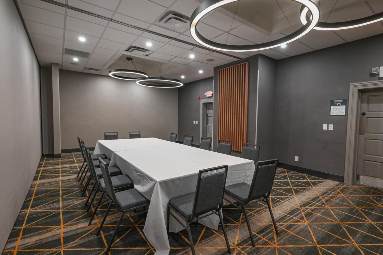 Holiday Inn Cleveland-Mayfield By Ihg Εξωτερικό φωτογραφία