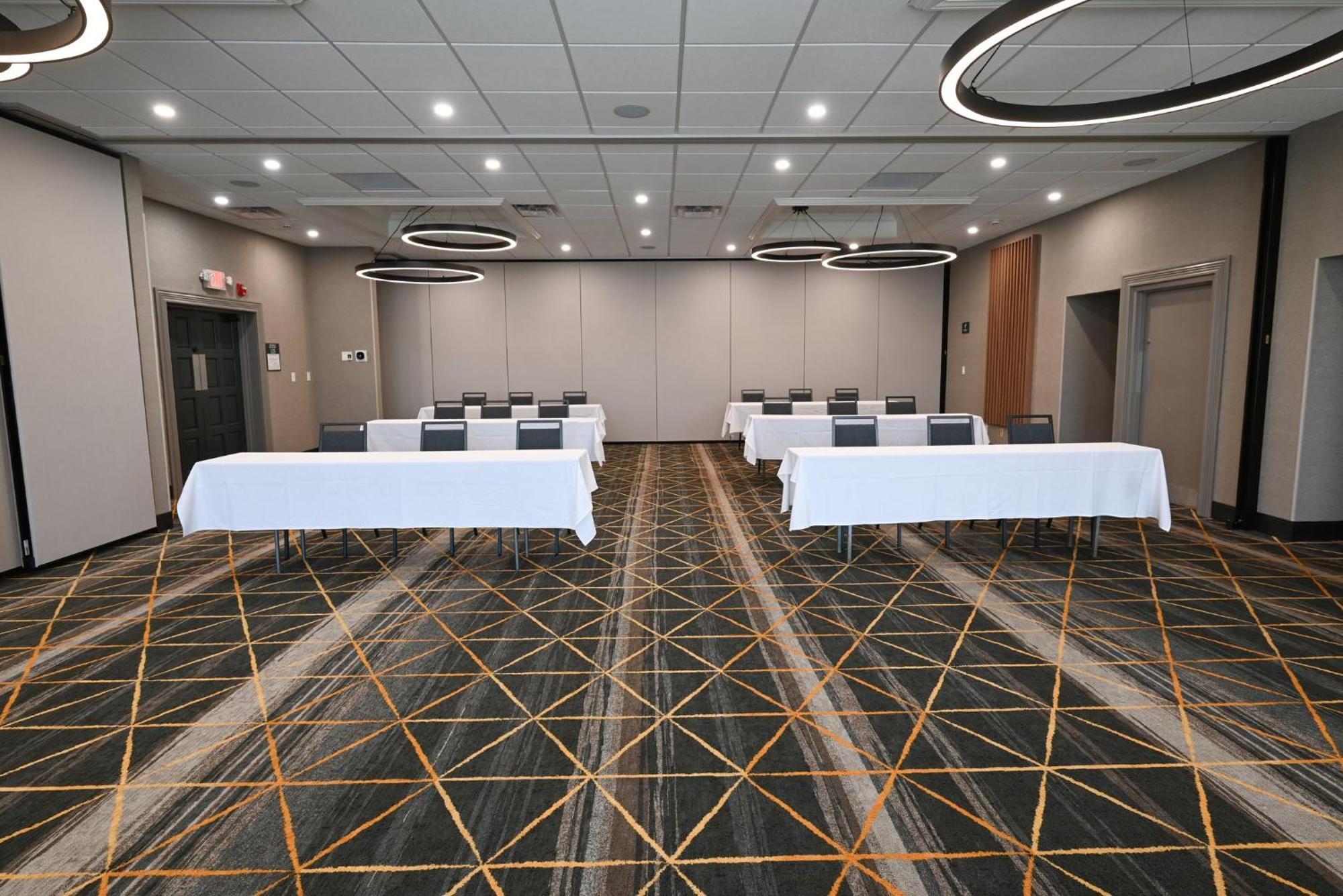 Holiday Inn Cleveland-Mayfield By Ihg Εξωτερικό φωτογραφία