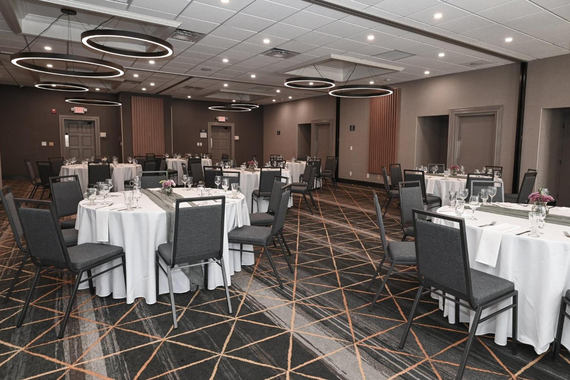 Holiday Inn Cleveland-Mayfield By Ihg Εξωτερικό φωτογραφία