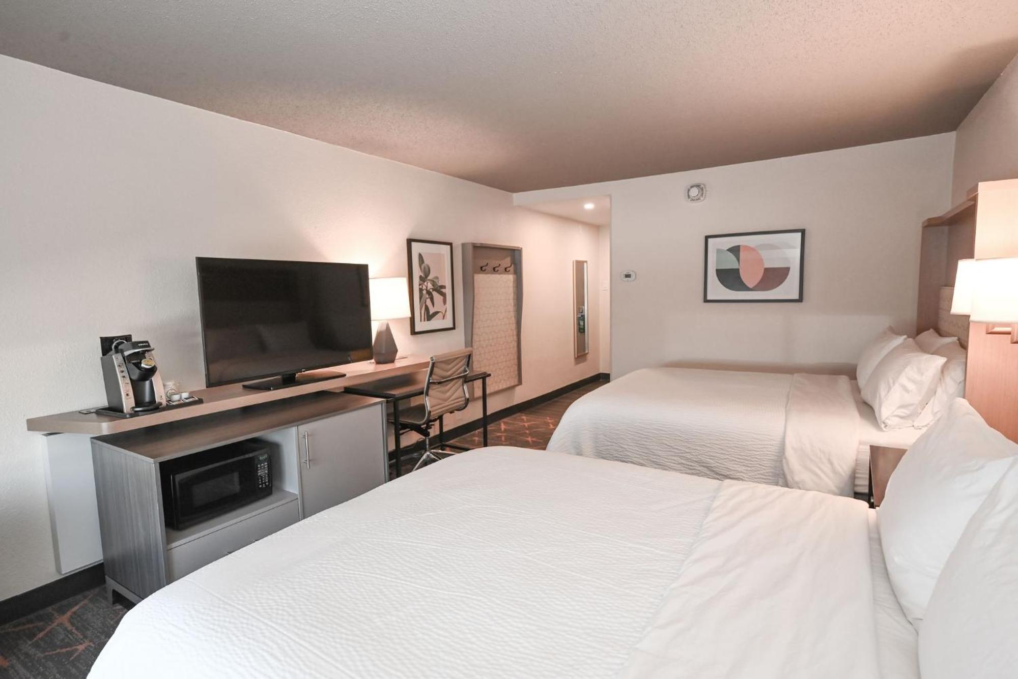 Holiday Inn Cleveland-Mayfield By Ihg Εξωτερικό φωτογραφία